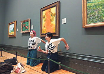 Экоактивистки облили супом  картину Ван Гога