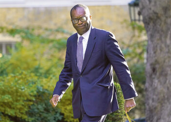 Уволен канцлер Квази Квартенг