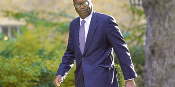 Уволен канцлер Квази Квартенг