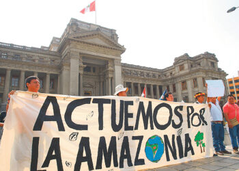 В Перу экоактивисты захватили десятки туристов в заложники