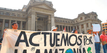 В Перу экоактивисты захватили десятки туристов в заложники