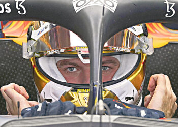 В золотом шлеме