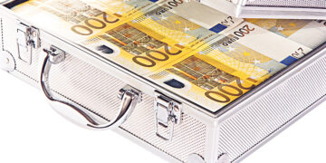 Готовится запрет крупных сделок с оплатой наличными