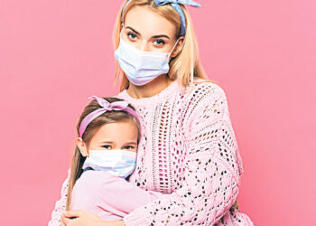 COVID-19  сильнее повлиял на женщин,  чем на мужчин