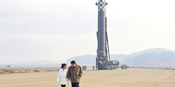 Ким Чен Ын впервые показал дочь