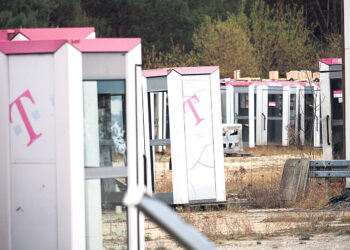 Telekom  отключает уличные телефоны-автоматы