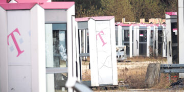 Telekom  отключает уличные телефоны-автоматы