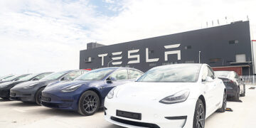 Tesla отзовёт 80 500 электромобилей в Китае