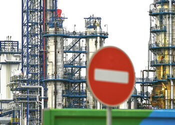 Потолок упал на нефть