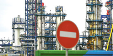 Потолок упал на нефть