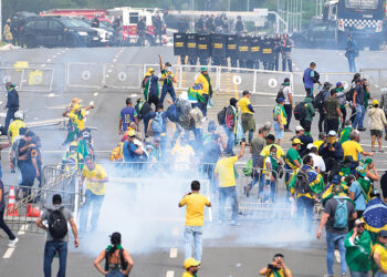 Сторонники экс-президента устроили погромы