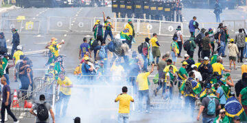 Сторонники экс-президента устроили погромы