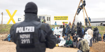 Полиция освободит деревню Люцерат от экоактивистов