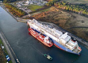 Двое  вместо «Газпрома»