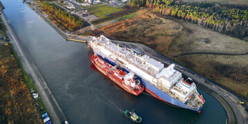 Двое  вместо «Газпрома»