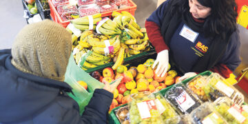 Бесплатных продуктов не хватает нуждающимся