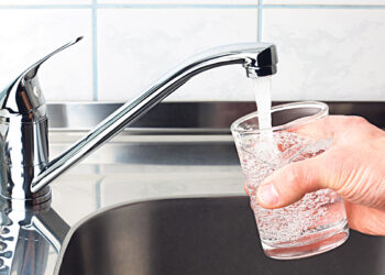 Вода из крана становится популярнее минеральной