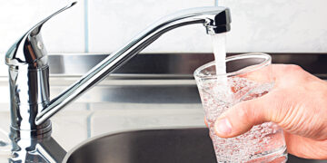 Вода из крана становится популярнее минеральной