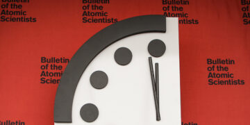 А часики тик-так…