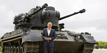 Что значит  «Далеко от войны»?