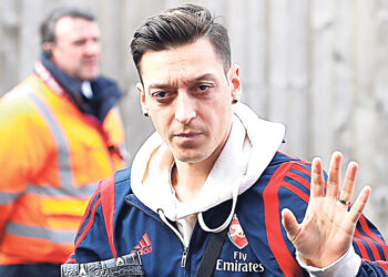 Озил завершил карьеру