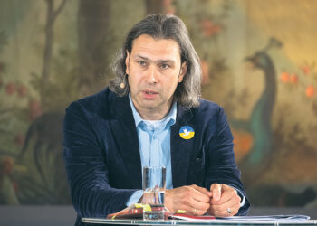 Оркестр на фоне столетий: Владимир Юровский