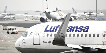 Lufthansa планирует отменить 34 000 рейсов