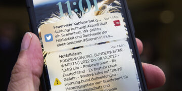 Мобильный телефон предупредит об опасности