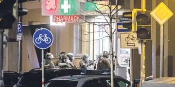 В Карлсруэ захватили заложников в аптеке