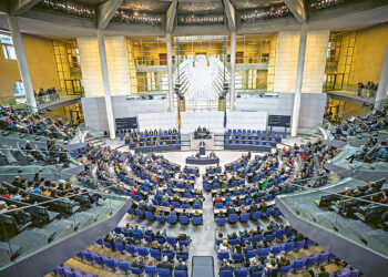 Правящая коалиция  избавляется от конкурентов