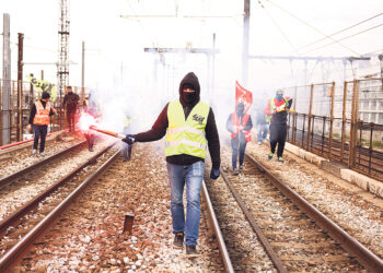 Во Франции усиливаются протесты  из-за пенсионной реформы