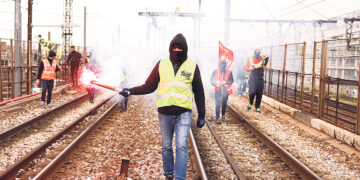 Во Франции усиливаются протесты из-за пенсионной реформы