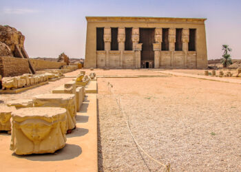 В Египте обнаружен улыбающийся сфинкс  римской эпохи