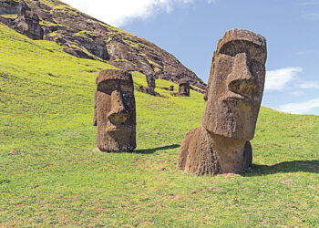 На острове Пасхи нашли  нового каменного истукана