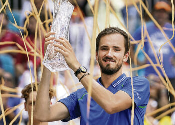 Медведев и Рыбакина  на пути к вершине