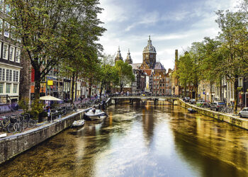 Амстердам устал от туристов