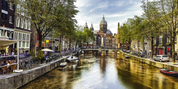 Амстердам  устал от туристов