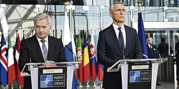 У России стало  вдвое больше НАТО