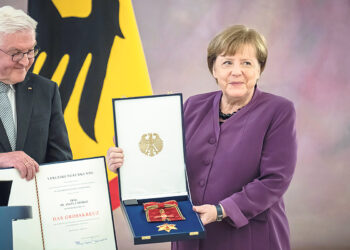 Меркель награждена Большим крестом