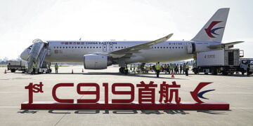 Самолёт C919 выполнил первый рейс с пассажирами