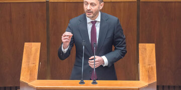 Премьер-министр Словакии подал в отставку