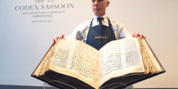 Древнейшая Библия на иврите  будет передана в Израиль