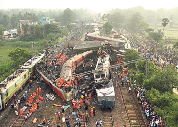 При столкновении поездов погибли 275 человек