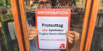 Почему бастовали аптеки?