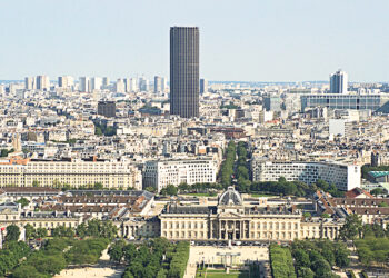 Первому небоскрёбу Парижа – 50 лет.  Парижане его ненавидят