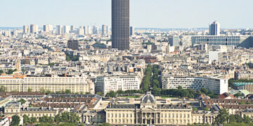 Первому небоскрёбу Парижа – 50 лет. Парижане его ненавидят
