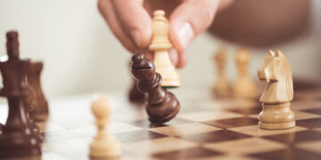 Кто древнее – шахматы  или шашки