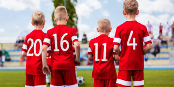 И тогда хоккеистов и футболистов решили пронумеровать…