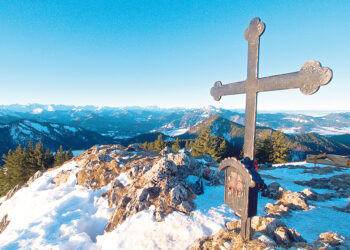 Альпийские страны обсуждают кресты на горных пиках