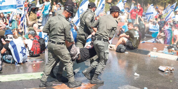 Кнессет одобрил вызвавший протесты закон